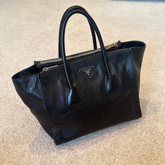 Prada twin pocket black crossbody calfskin satchel - Picture 1 of 16